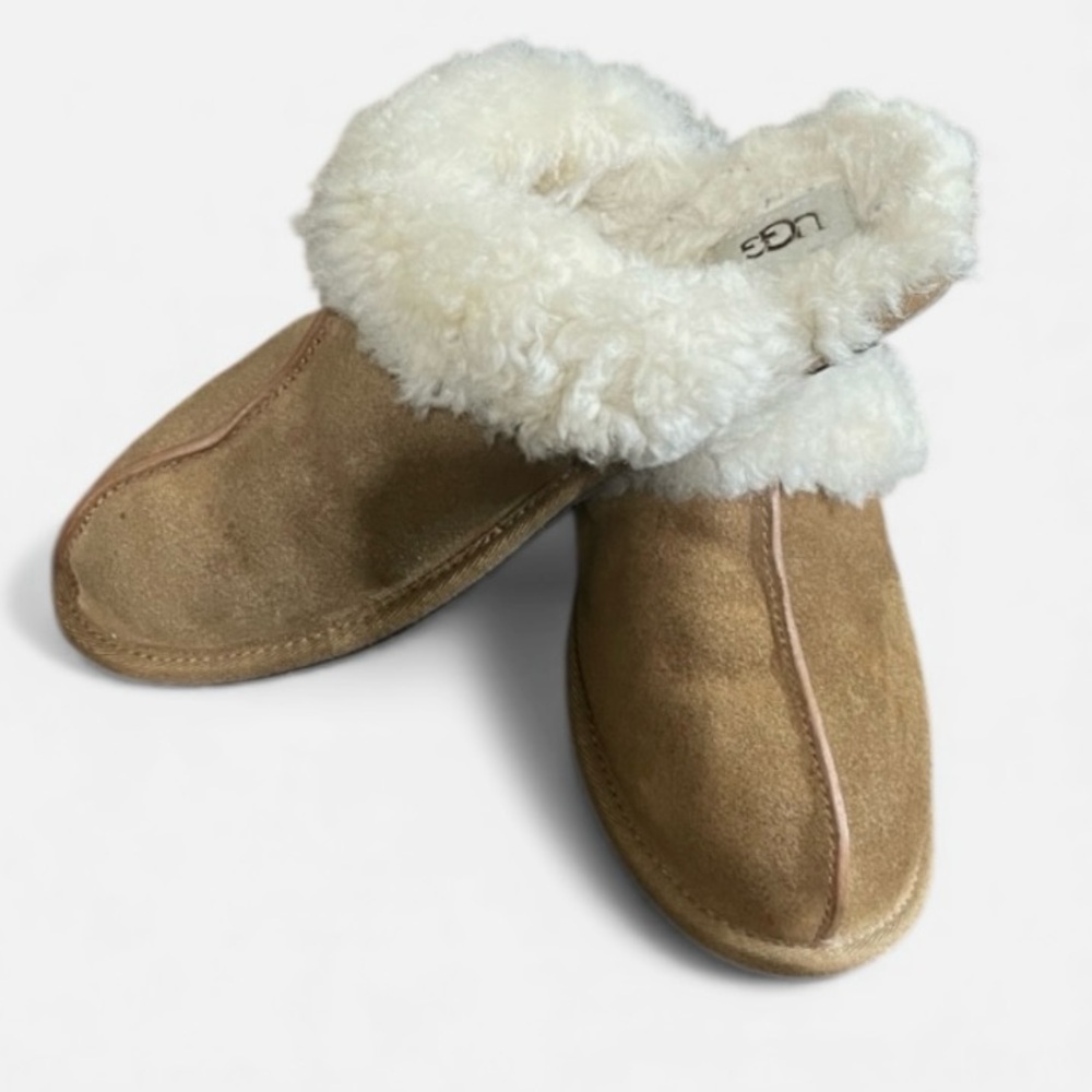 Ugg Cozy Tan Unisex Slippers Size 9
